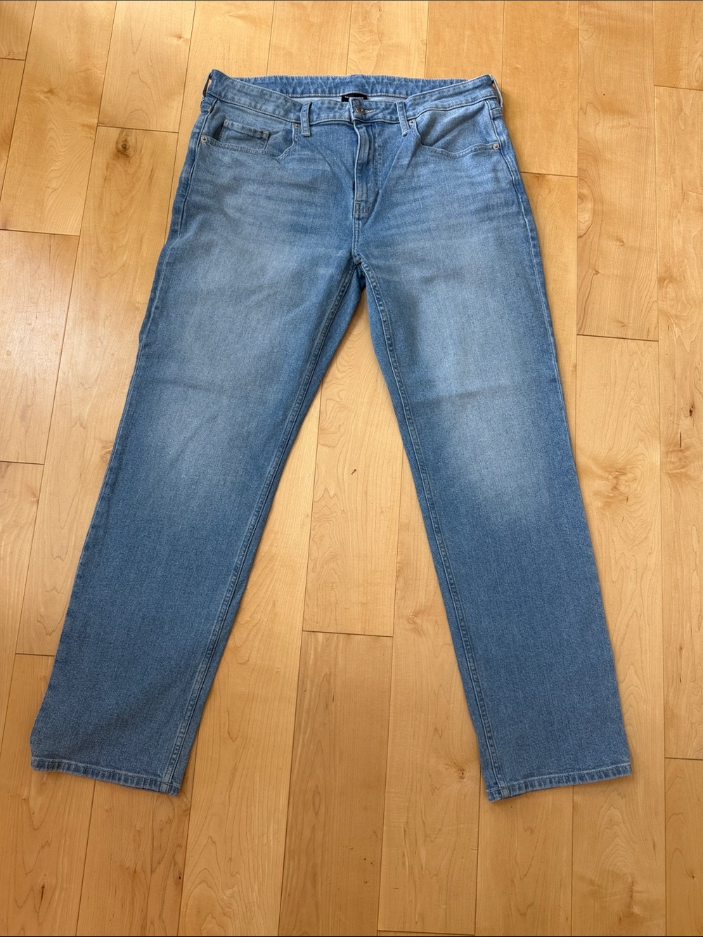 True Classic Relaxed Fit Men’s Jeans in Light Blue Wash